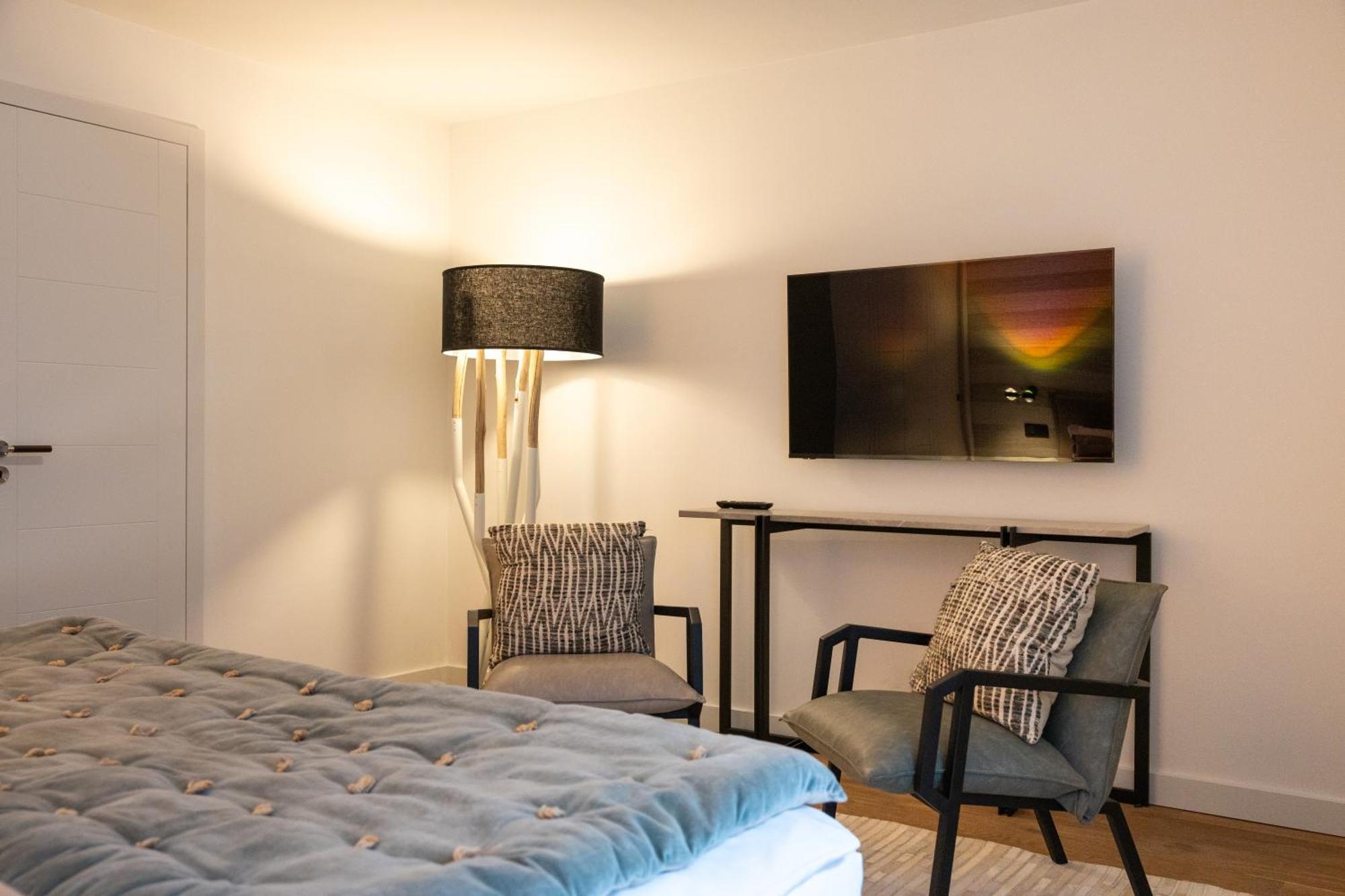Am Koenigshafen 4*