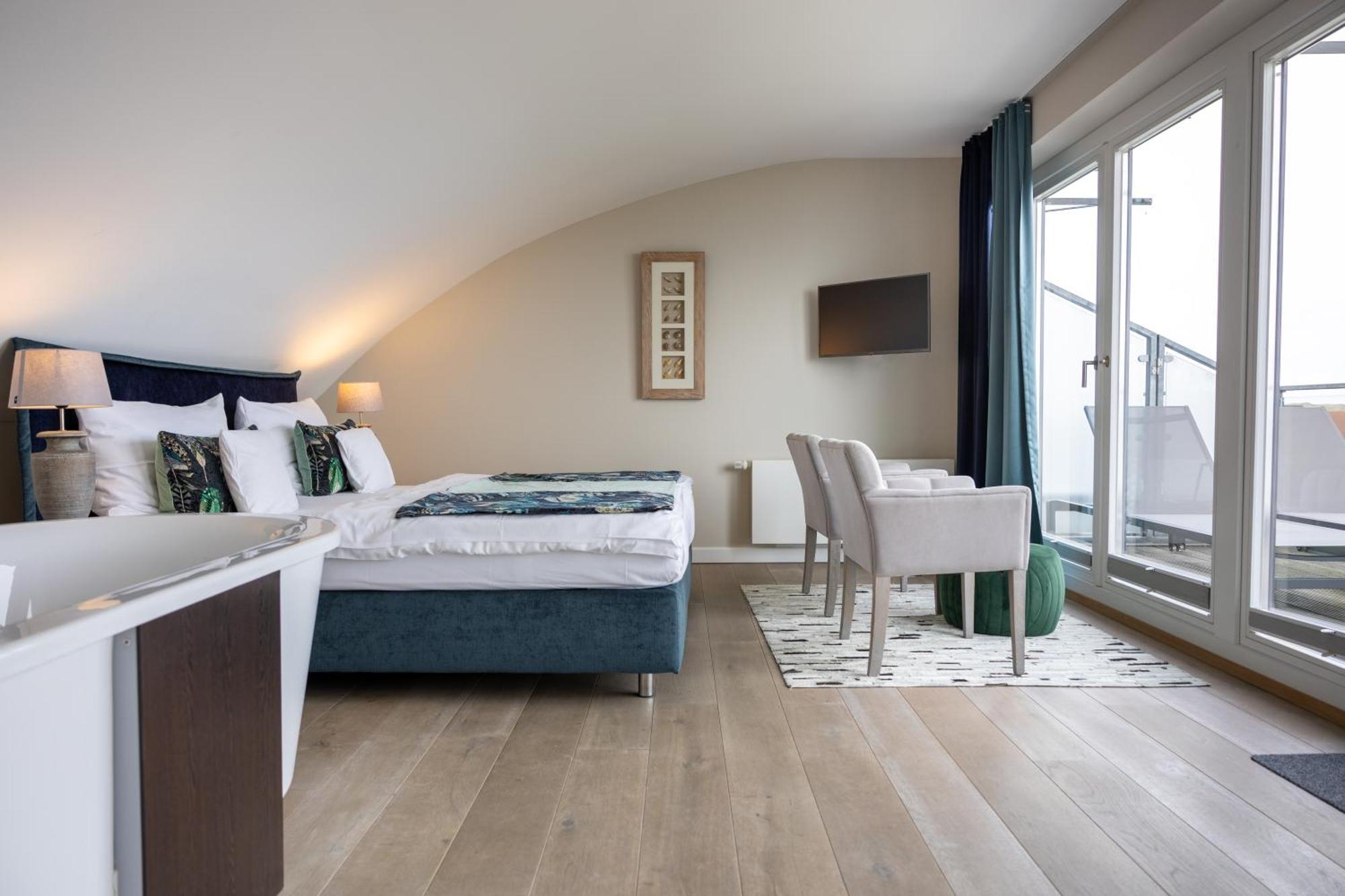 Am Koenigshafen 4*